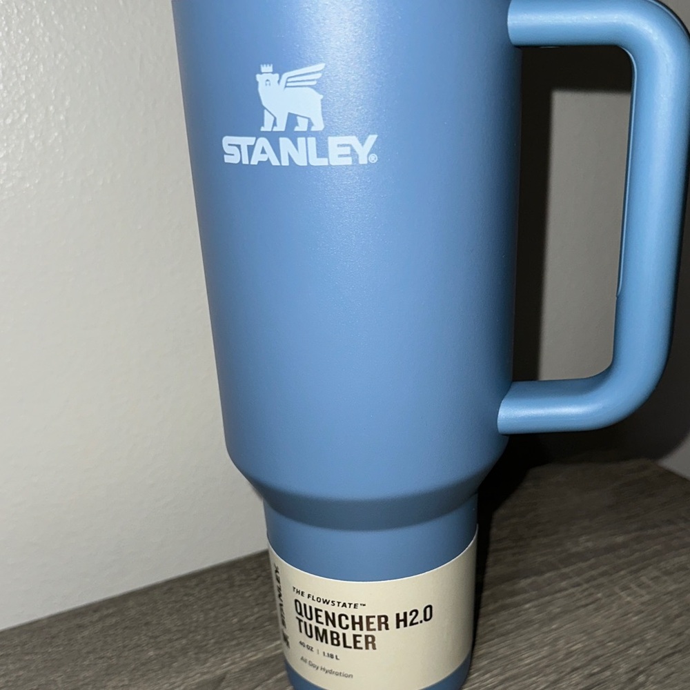 Stanley Sky Blue Quencher H2.0 Mug 40oz - Picture 4 of 4